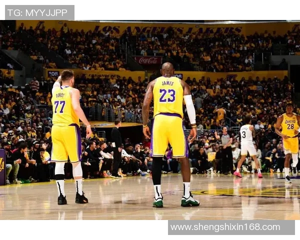 詹姆斯伤愈复出表现低迷,谦逊让位东契奇尽显领袖风范 詹姆斯伤愈复出表现低迷,谦逊让位东契奇尽显领袖风范